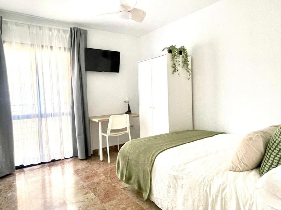 Beautiful & Sunny Apartment Malaga Bagian luar foto