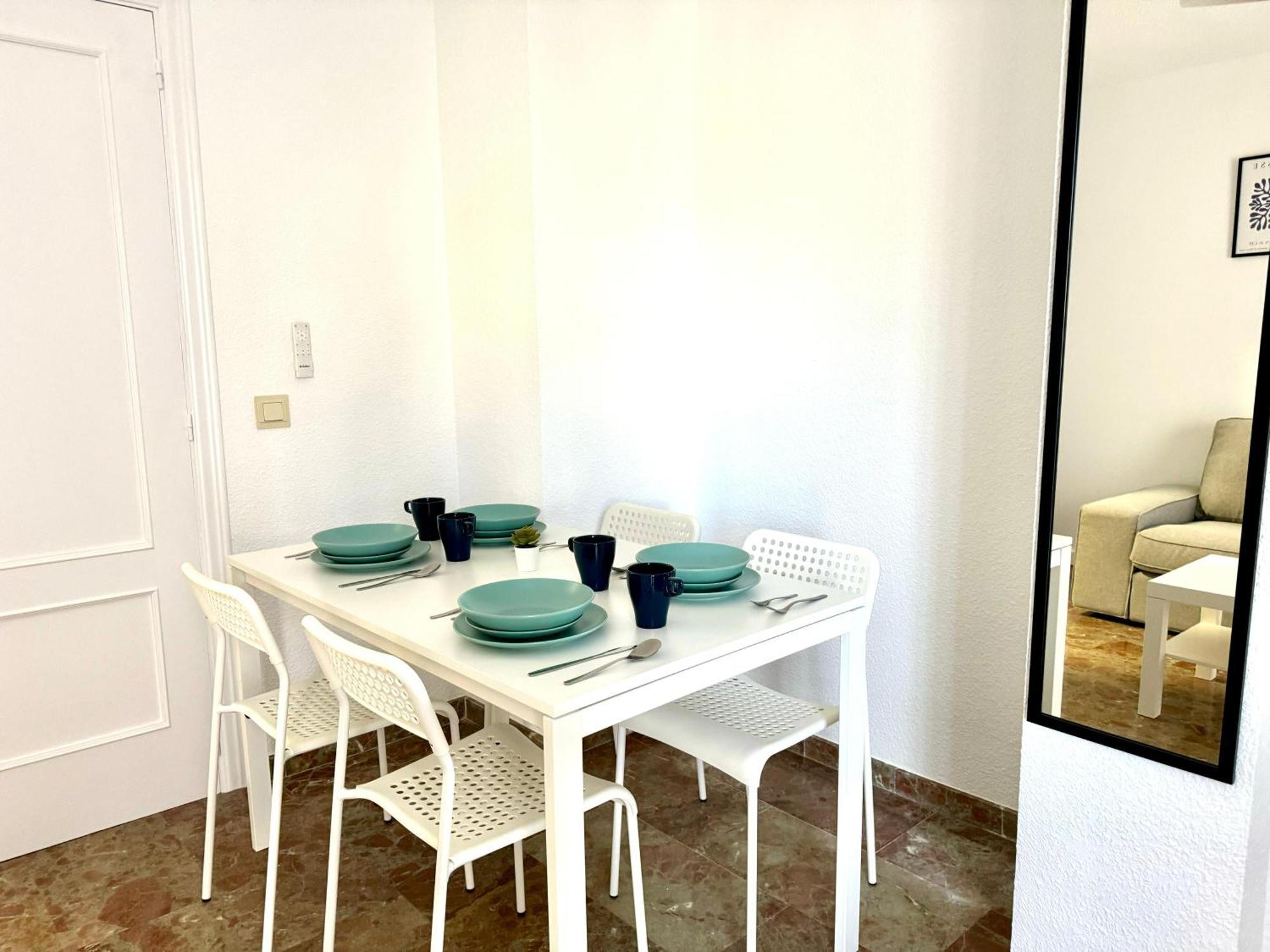 Beautiful & Sunny Apartment Malaga Bagian luar foto